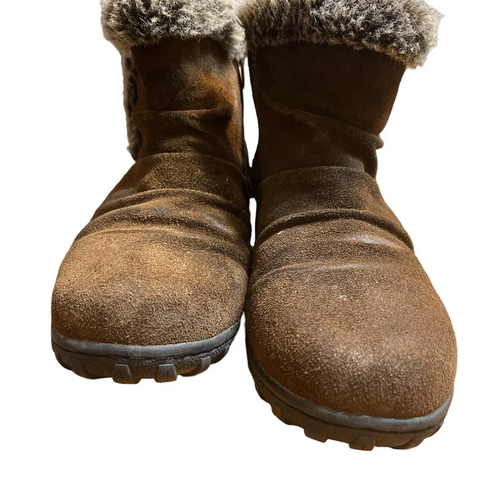 Khombu Brown Suede Ankle Boots ~ Size 8